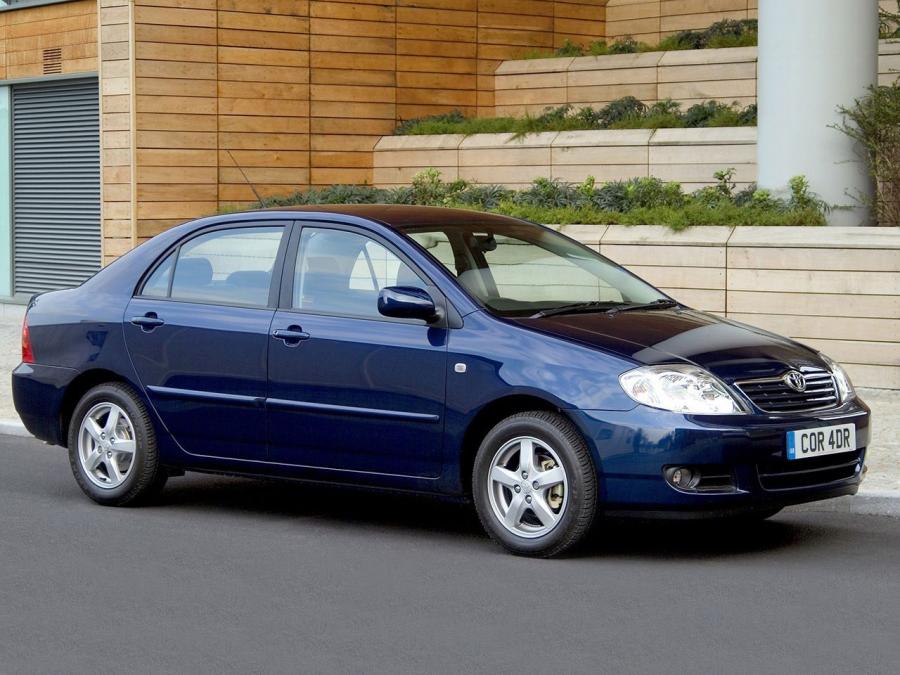 Toyota Corolla Sedan 2004 года  (UK) (фото 3 из 8)